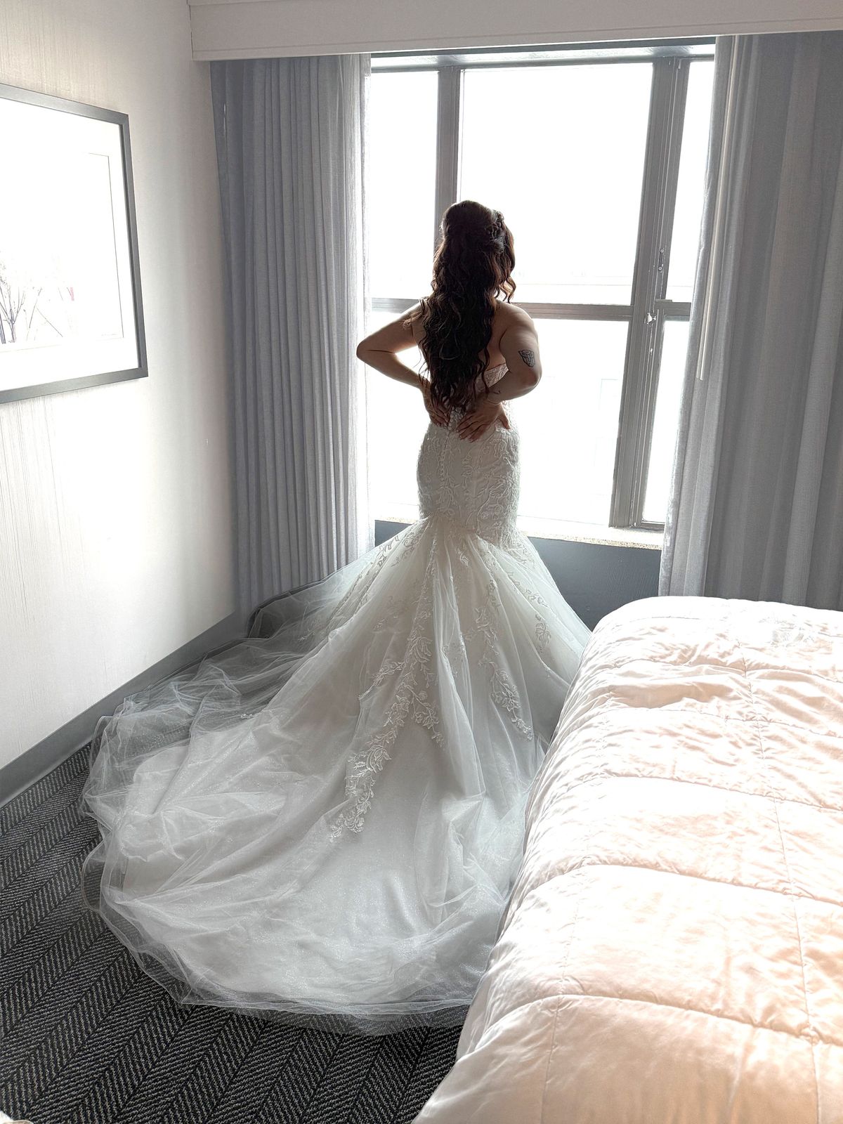 Bride in wedding dress with glamorous Hollywood waves