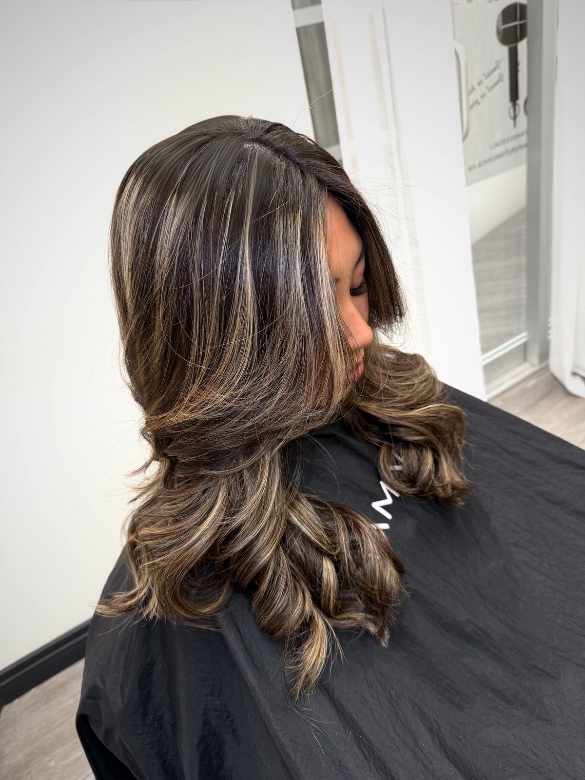 Dark base with bright blonde money piece highlights